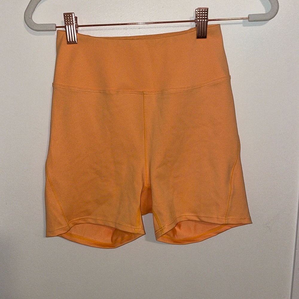 Athletic Biker Shorts in Melon | S